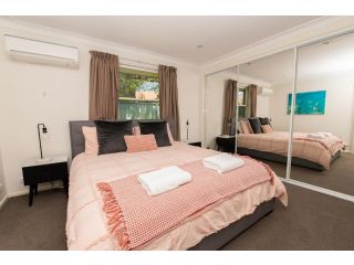 Villa 4 on March, Private & Cosy, CBD, Free Wifi Villa, Orange - 1