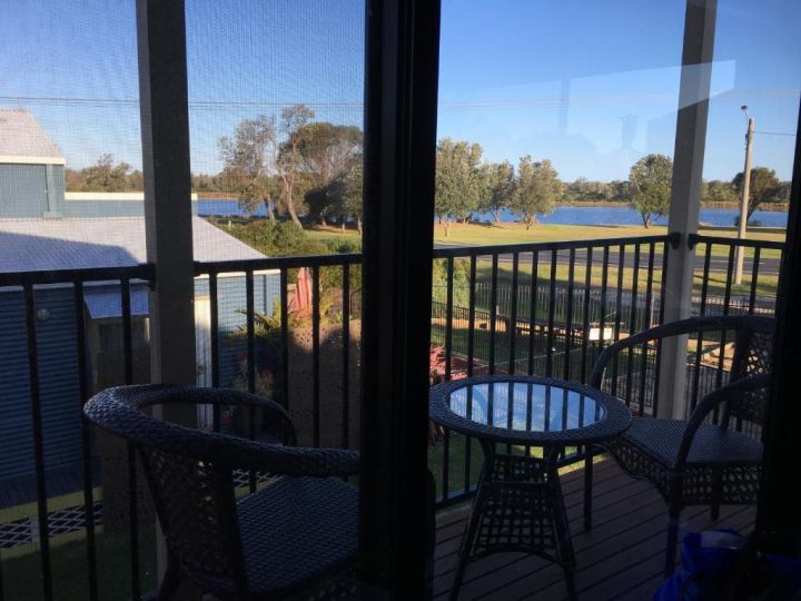 Villa by the Lake Apartment, Lakes Entrance - imaginea 1