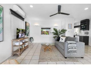 Villa Casa- Spacious apartment with lush courtyard Apartment, Queensland - 4