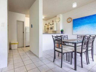 Villa Ellisa, Unit 1/10 Columbia Close Apartment, Nelson Bay - 4