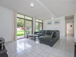 Villa Ellisa, Unit 1/10 Columbia Close Apartment, Nelson Bay - 1