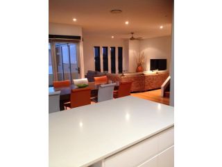 Villa Garfield Surfers Paradise Guest house, Gold Coast - 5