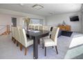 Villa Moyne - located in a quiet cul de sac and designed for beach families Guest house, Port Fairy - thumb 7