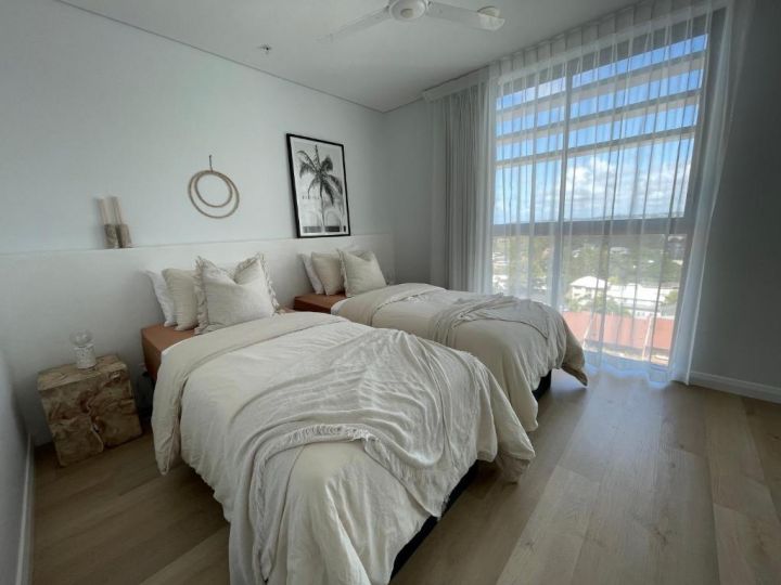 Villa Sol - Luxury 3 Bedroom Villa in Kirra Apartment, Gold Coast - imaginea 9