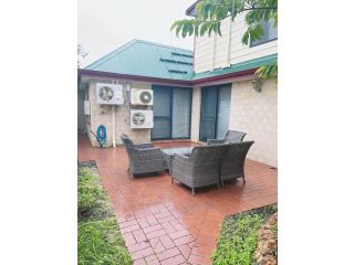 Villa A 3 bed room 2 bath room accomodation Guest house, Perth - 3