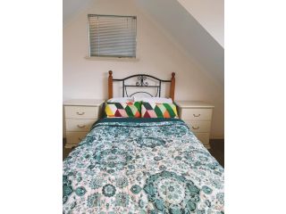 Villa A 3 bed room 2 bath room accomodation Guest house, Perth - 4