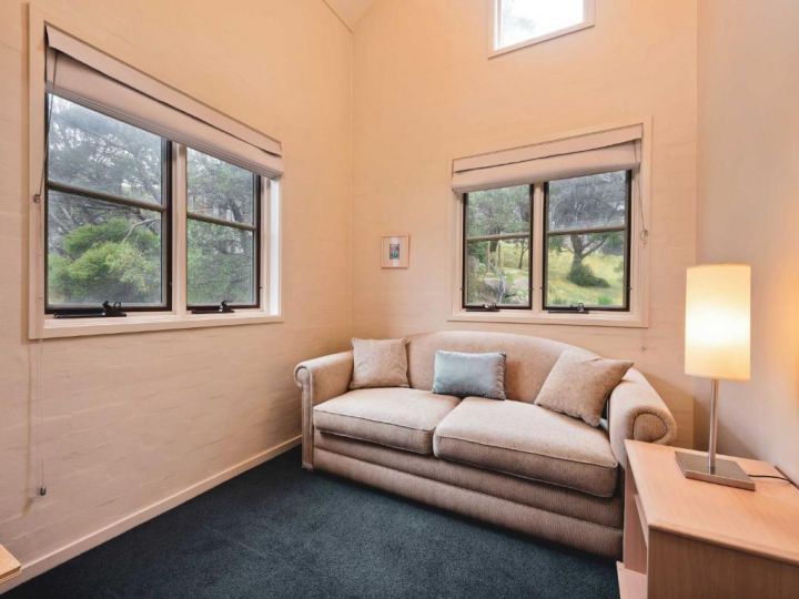 Village Green 2 Bedroom loft townhouse with views fireplace and garage parking Chalet, Thredbo - imaginea 13