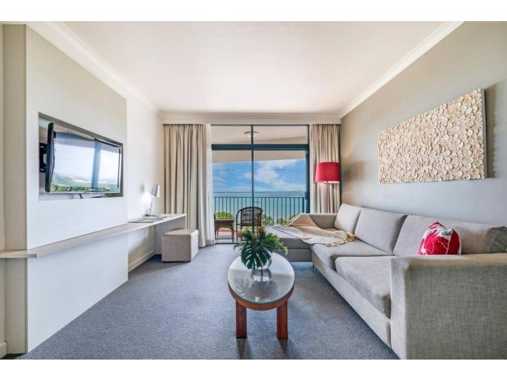 &#x27;Vistas al Mar&#x27; Harbourfront Sea Views with Pool Apartment, Darwin - imaginea 1