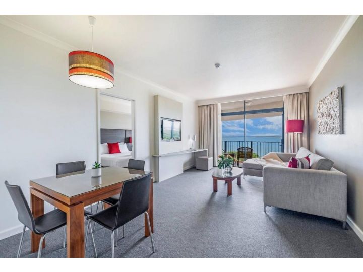 &#x27;Vistas al Mar&#x27; Harbourfront Sea Views with Pool Apartment, Darwin - imaginea 8