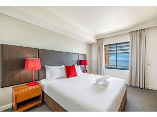 'Vistas al Mar' Harbourfront Sea Views with Pool Apartment, Darwin - 3