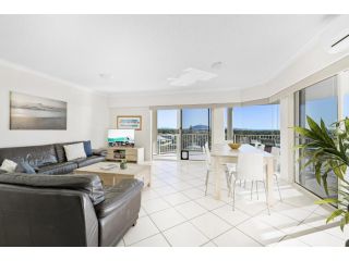 Penthouse - Private Rooftop Spa Apartment, Mudjimba - 1