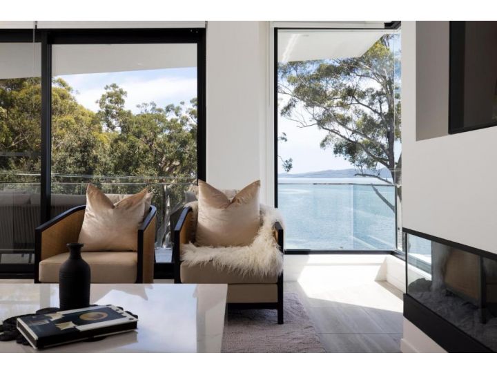 Vueone - Nelson Bay Beach House that is pure luxury Guest house, Nelson Bay - imaginea 3