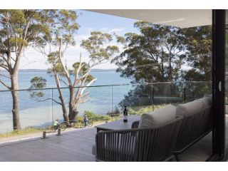 Vueone - Nelson Bay Beach House that is pure luxury Guest house, Nelson Bay - 5