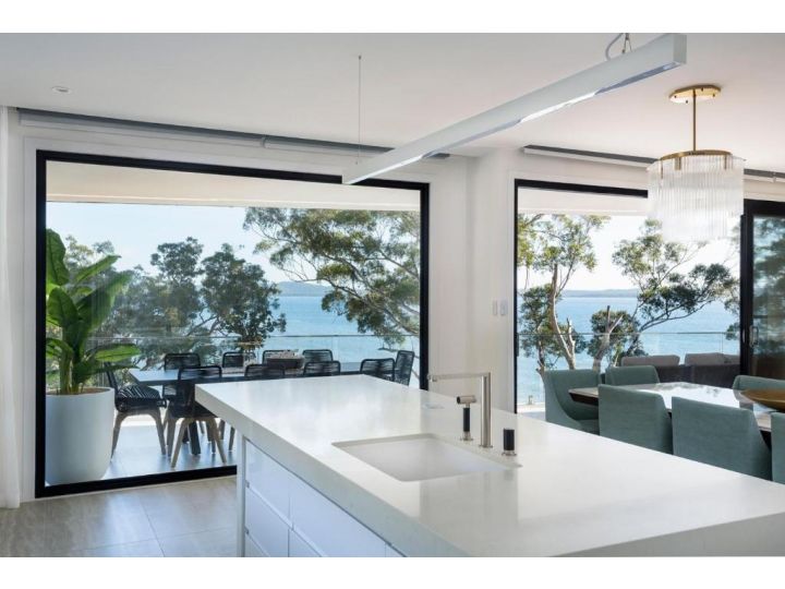 Vuetwo - Nelson Bay Beach House that is pure luxury Guest house, Nelson Bay - imaginea 2