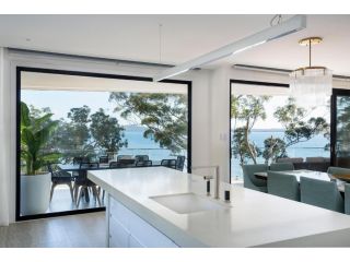 Vuetwo - Nelson Bay Beach House that is pure luxury Guest house, Nelson Bay - 2
