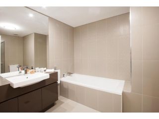 The Junction Palais - Modern and Spacious 2BR Bondi Junction Apartment Close to Everything Apartment, Sydney - 3