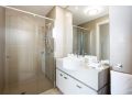 The Junction Palais - Modern and Spacious 2BR Bondi Junction Apartment Close to Everything Apartment, Sydney - thumb 4