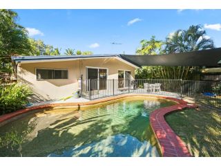 Wait-a-While - Family Getaway with Heated Pool Villa, Clifton Beach - 2