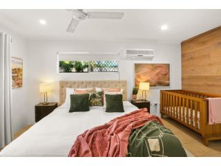 Wait-a-While - Family Getaway with Heated Pool Villa, Clifton Beach - 4