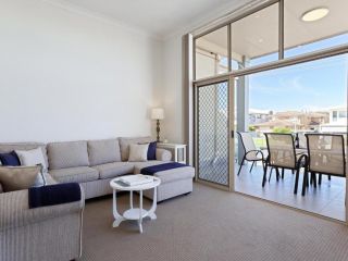 'Walk on Birubi', 1/40 Ocean Ave - Pet Friendly, WIFI, Boat Parking & Water Views Guest house, Anna Bay - 5