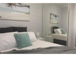 Walk to Lamberts Beach with Wi-fi and Netflix Guest house, Queensland - 3