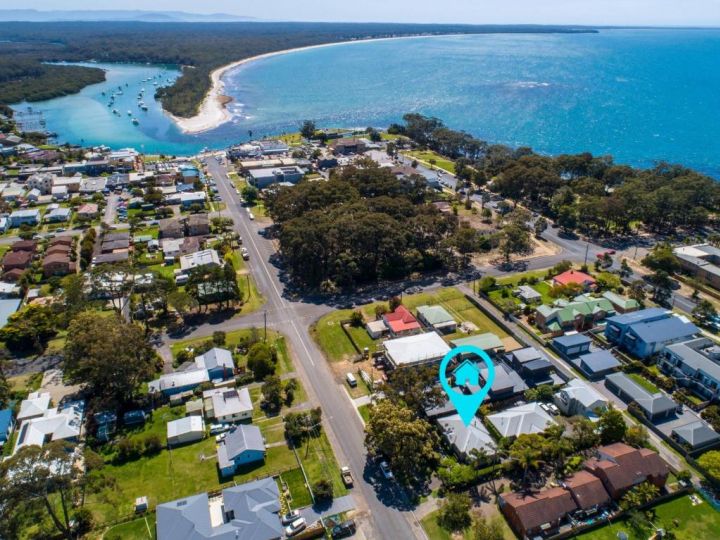 Walking Distance to Everything in Huskisson Guest house, Huskisson - imaginea 2