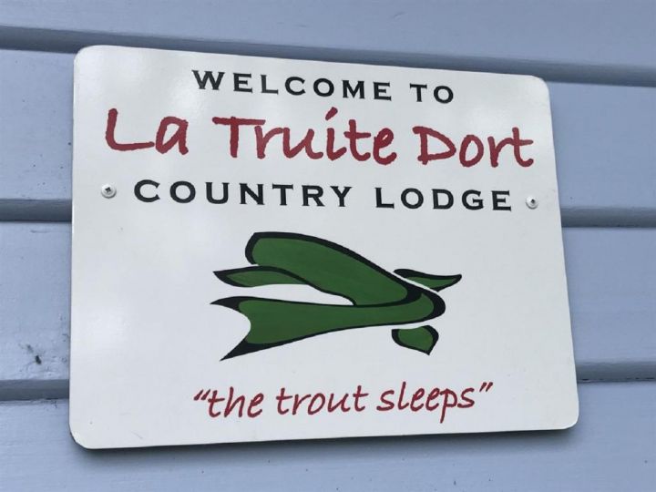 Wandering Trout Taphouse Hotel, Mole Creek - imaginea 12