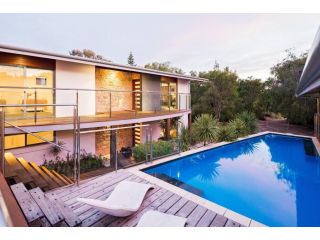 Wanderlust - Luxe Resort Style, Pool Side Beach Retreat - Margaret River Properties Guest house, Quindalup - 2
