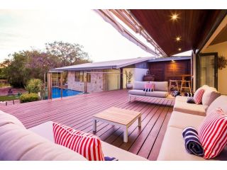 Wanderlust - Luxe Resort Style, Pool Side Beach Retreat - Margaret River Properties Guest house, Quindalup - 4