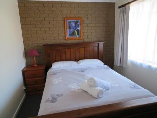 Warrnambool Motel and Holiday Park Chalet, Warrnambool - 4