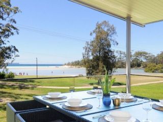 Water View A Luxury Pet Friendly Home Overlooking Moona Moona Creek Guest house, Huskisson - 2