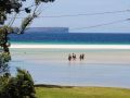 Water View A Luxury Pet Friendly Home Overlooking Moona Moona Creek Guest house, Huskisson - thumb 19