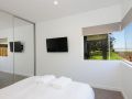 Water View A Luxury Pet Friendly Home Overlooking Moona Moona Creek Guest house, Huskisson - thumb 14