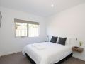 Water View A Luxury Pet Friendly Home Overlooking Moona Moona Creek Guest house, Huskisson - thumb 12