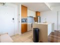 Water Views Surfers Paradise Private Apartment - Central Location Apartment, Gold Coast - thumb 8