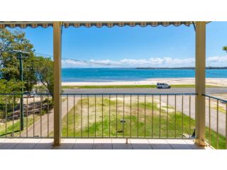 Water Views - Top Floor -Clearview Apartments South Esp, Bongaree Guest house, Bongaree - 2