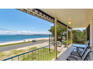 Water Views - Top Floor -Clearview Apartments South Esp, Bongaree Guest house, Bongaree - 4