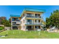 Water Views - Top Floor -Clearview Apartments South Esp, Bongaree Guest house, Bongaree - thumb 5