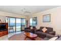 Water Views - Top Floor -Clearview Apartments South Esp, Bongaree Guest house, Bongaree - thumb 1