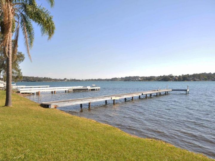 The Studio on the Lake @ Fishing Point, Lake Macquarie - honestly put the line in and catch fish Guest house, Fishing Point - imaginea 1