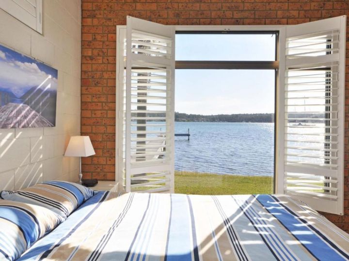 The Studio on the Lake @ Fishing Point, Lake Macquarie - honestly put the line in and catch fish Guest house, Fishing Point - imaginea 2