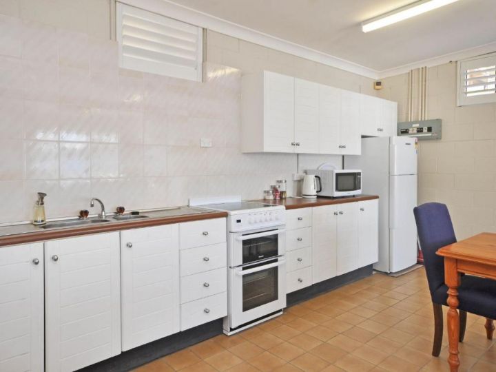 The Studio on the Lake @ Fishing Point, Lake Macquarie - honestly put the line in and catch fish Guest house, Fishing Point - imaginea 5