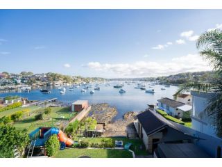WATERFRONT 7x BEDROOM HOME WITH HOT TUB Apartment, New South Wales - 2