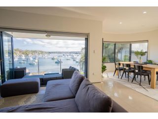 WATERFRONT 7x BEDROOM HOME WITH HOT TUB Apartment, New South Wales - 3