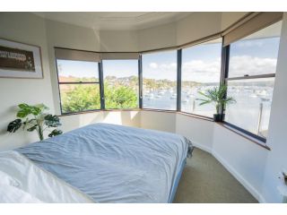 WATERFRONT 7x BEDROOM HOME WITH HOT TUB Apartment, New South Wales - 4