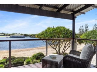 Waterfront Beach House Guest house, Twin Waters - 1