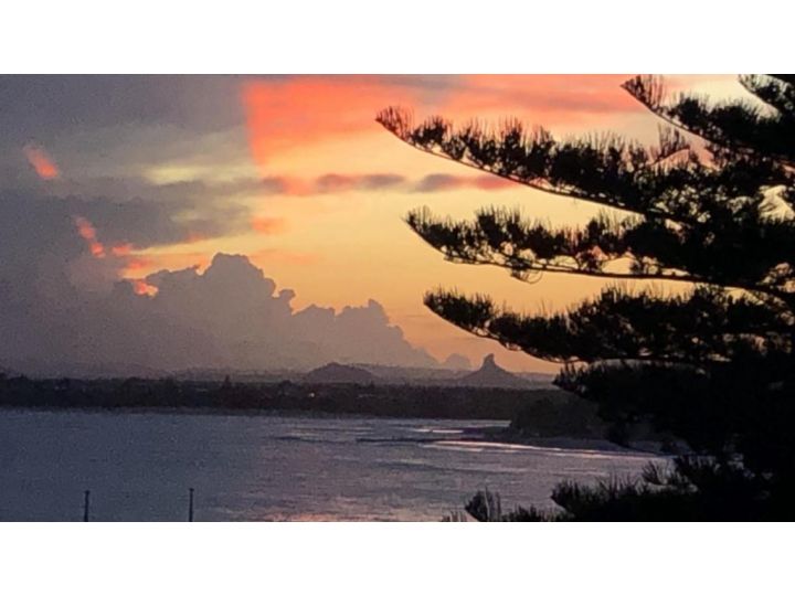 Waterfront, Excellent Ocean & Shipping Lane View Guest house, Caloundra - imaginea 7