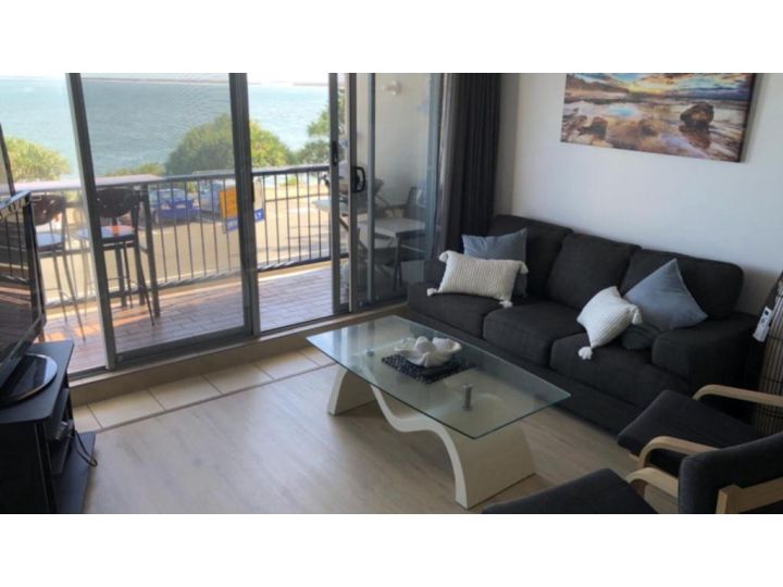Waterfront, Excellent Ocean & Shipping Lane View Guest house, Caloundra - imaginea 1