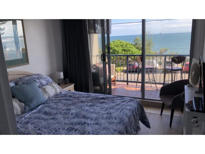 Waterfront, Excellent Ocean & Shipping Lane View Guest house, Caloundra - imaginea 3