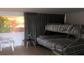 Waterfront, Excellent Ocean & Shipping Lane View Guest house, Caloundra - 5